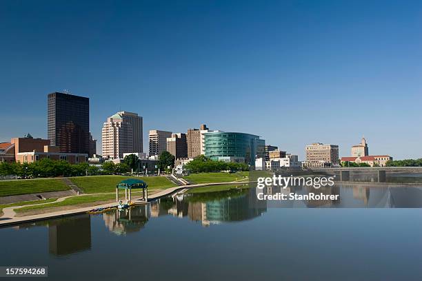 skyline di paesaggio urbano di dayton, ohio mattina - dayton ohio foto e immagini stock