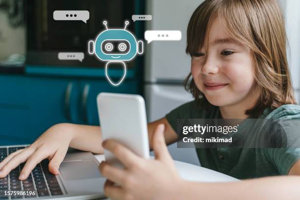 Tween Virtual Reality Photos and Premium High Res Pictures - Getty Images