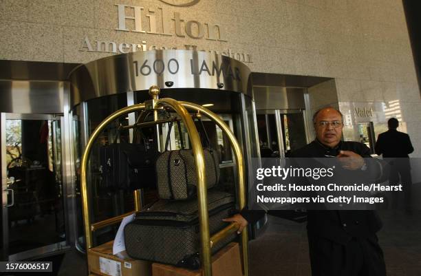 Fernando Chavez delivers suit cases to costumer at the Hilton Americas Hotel entrance on Thursday, Feb. 28, 2008 in Houston, TX. Photo by Mayra...