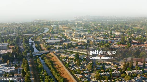 view of lorenzo river flowing through city - city of santa cruz california imagens e fotografias de stock
