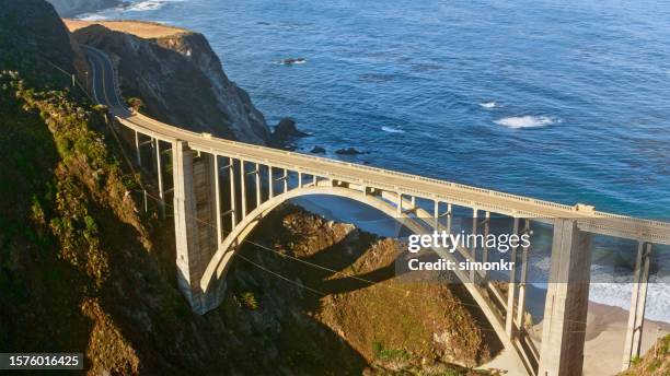 view of bixby creek bridge - boogbrug stockfoto's en -beelden