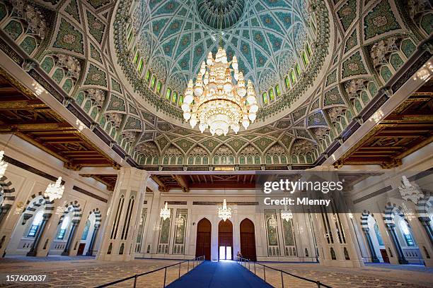 innen große sultan-qabus-moschee beten hall - muscat stock-fotos und bilder