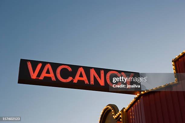 vacancy-englisches schild neon - vacancy stock-fotos und bilder