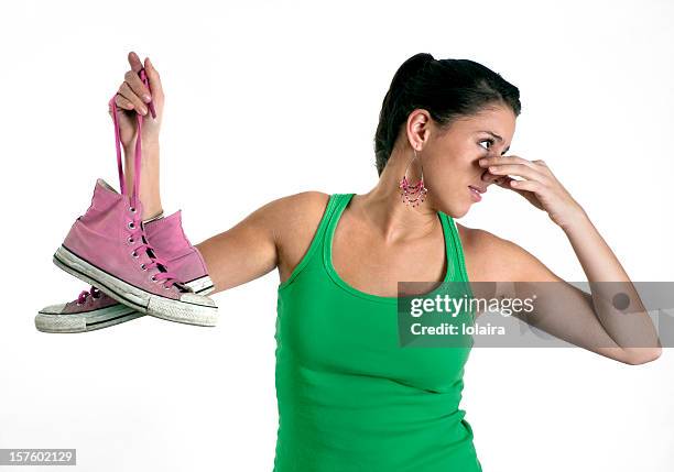 stinking zapatos - olor desagradable fotografías e imágenes de stock