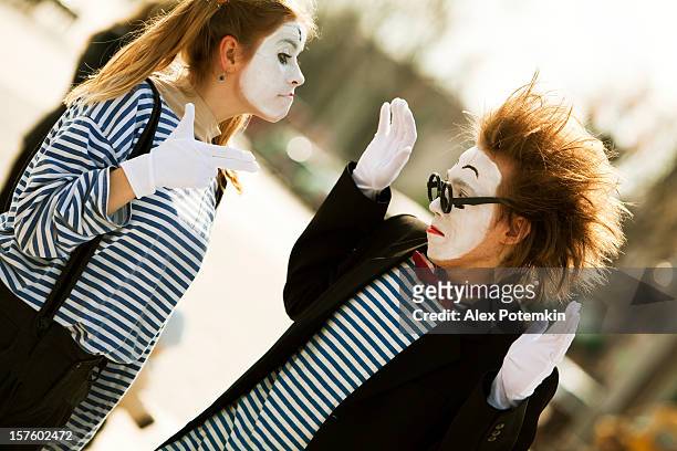 street performance: mime - pantomime stock pictures, royalty-free photos & images