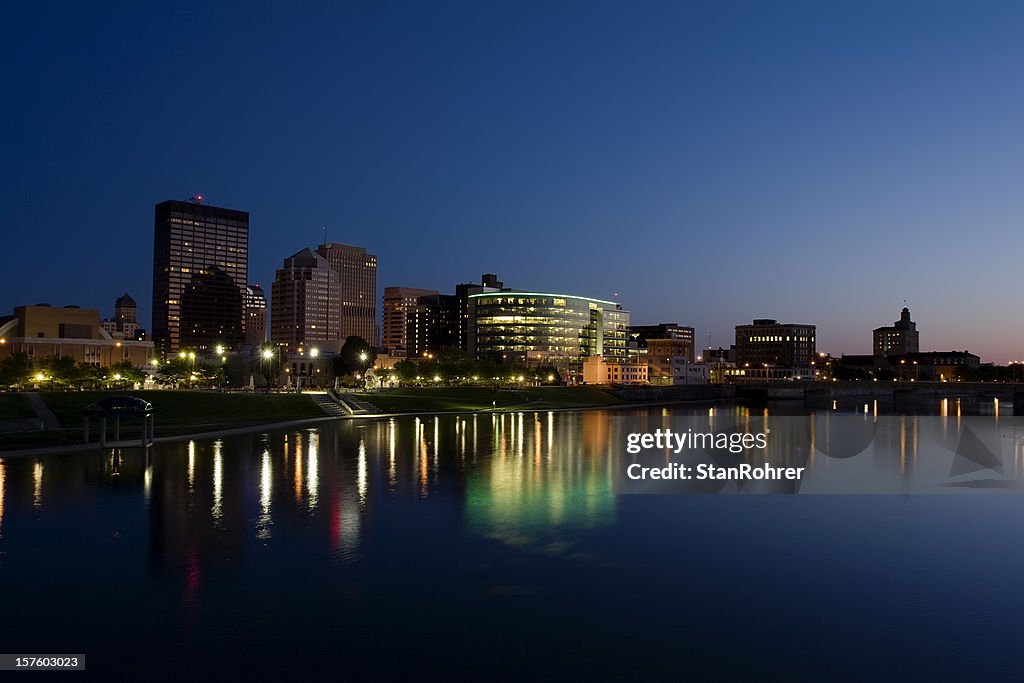 Dayton, Ohio Skyline di paesaggio urbano al tramonto ritardo