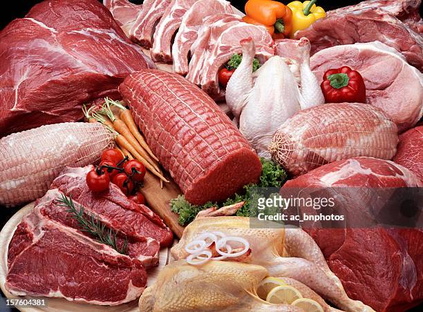 assorted raw meat - butcher stockfoto's en -beelden