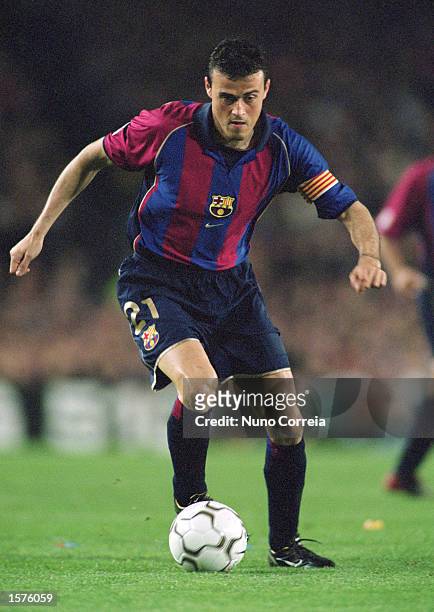 Luis Enrique of Barcelona on the ball during the Spanish Primera Liga match between Barcelona and Real Madrid at the Nou Camp in Barcelona, Spain. \...