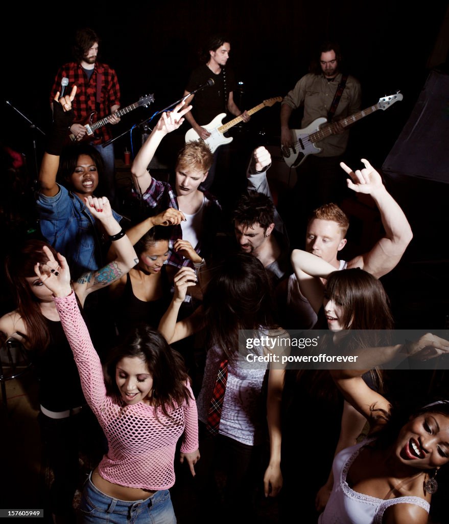 Mosh poço em um concerto de Rock