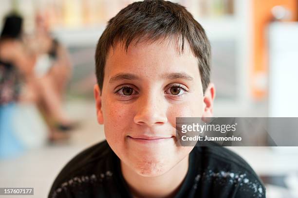 souriant garçon de douze ans - 12 13 years photos photos et images de collection