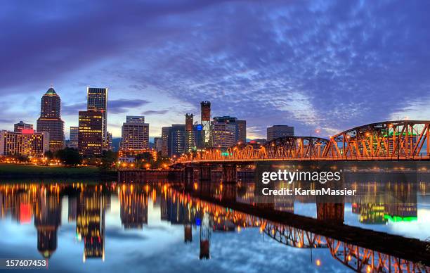 portland skyline - willamette river stock pictures, royalty-free photos & images