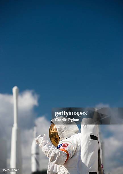 astronaut by rockets - nasa kennedy space center stockfoto's en -beelden