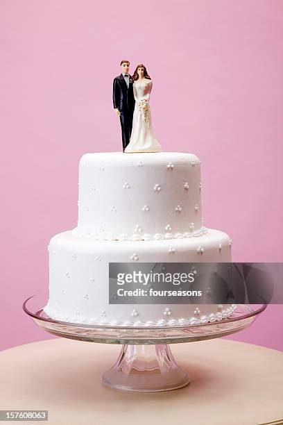 elegant wedding cake - wedding cake figurine stock pictures, royalty-free photos & images