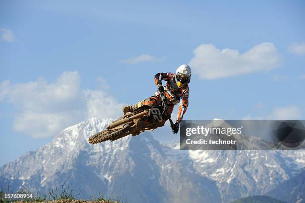 motocross jump - motocross fotografías e imágenes de stock