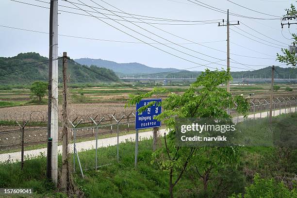 la frontera entre corea del sur y del norte - demilitarized zone fotografías e imágenes de stock