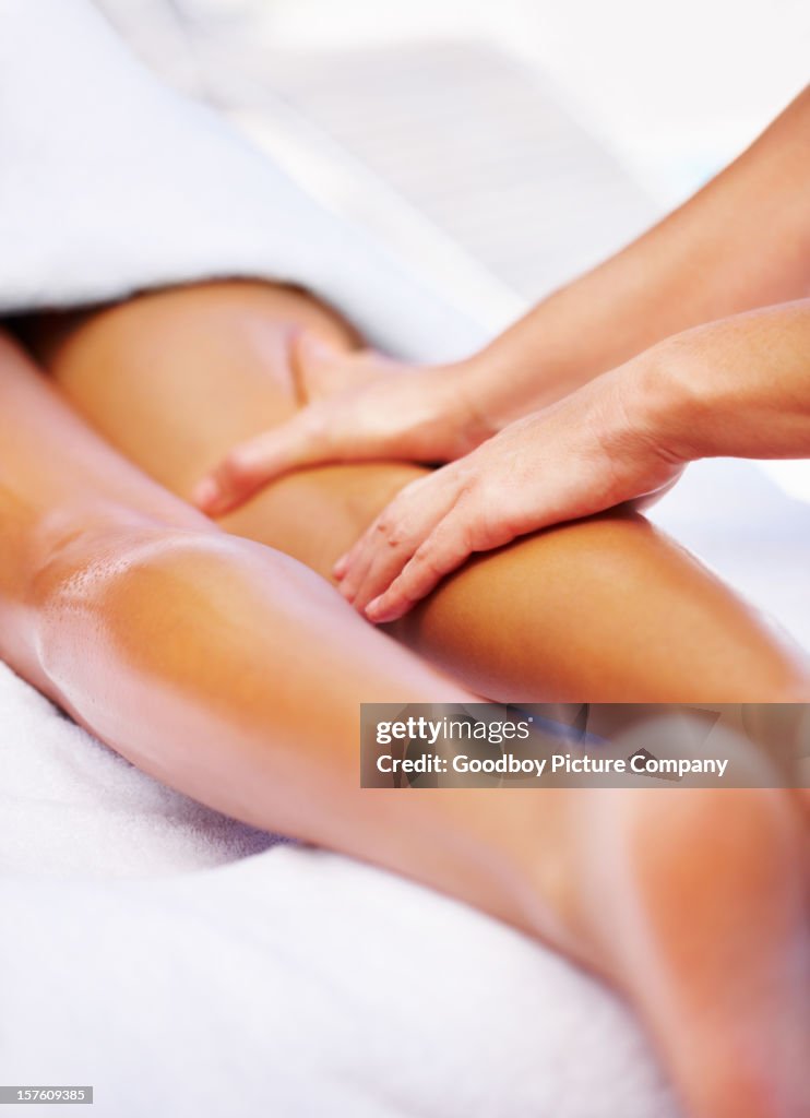 Masseuse giving lady a leg massage