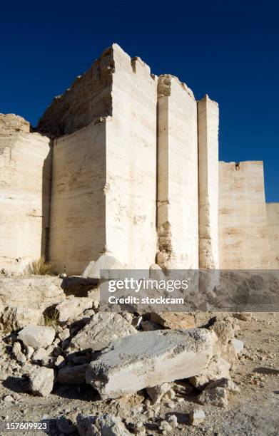 travertine marble quarry, mexico - travertine quarry stock pictures, royalty-free photos & images
