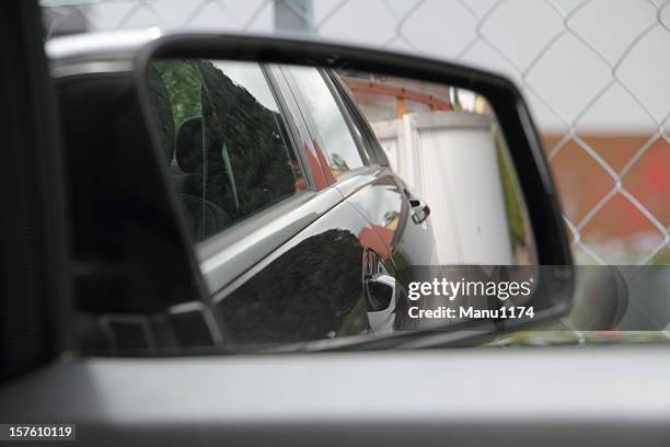 591 Car Leaving Garage Bilder und Fotos - Getty Images