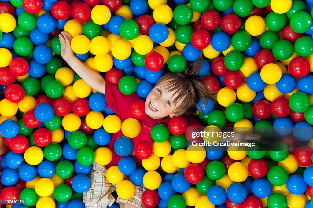 Niños con pelotas