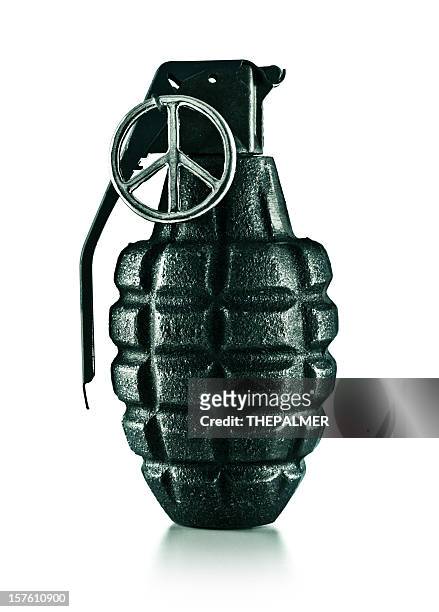 handgranate mit friedenszeichen als pin - hand grenade stock-fotos und bilder