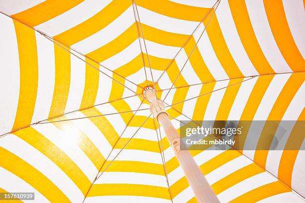 parasol de plage - parasol photos et images de collection