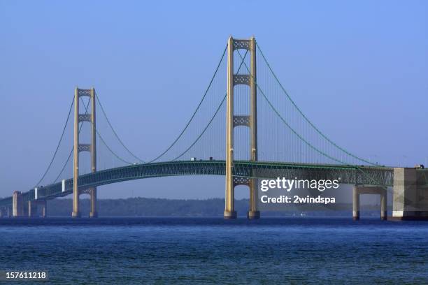 ponte mackinac no michigan - mackinac bridge imagens e fotografias de stock