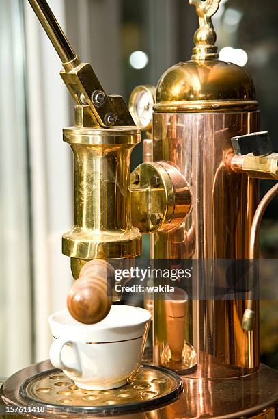 ancient coffee machine - coffee machine made of copper - hefboom stockfoto's en -beelden