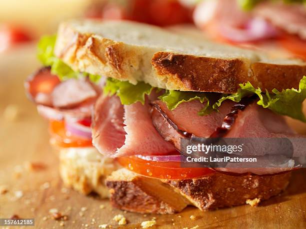 rústica un sándwich de jamón de la selva negra - deli fotografías e imágenes de stock