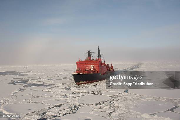 nuclear ice breaker fahren sie auf den north pole - eisbrecher stock-fotos und bilder
