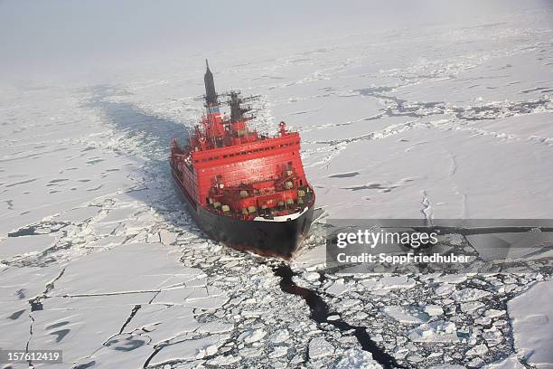 nuclear ice breaker fahren sie auf den north pole - ice breaker stock-fotos und bilder