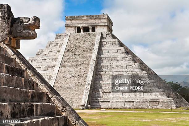 chichen itza - ancient mayan gods stock-fotos und bilder