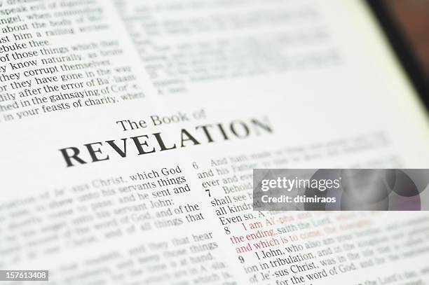 livro da revelação ou do apocalipse. - livro da revelação imagens e fotografias de stock