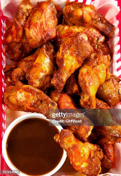 buffalo wings - chicken wings stock-fotos und bilder