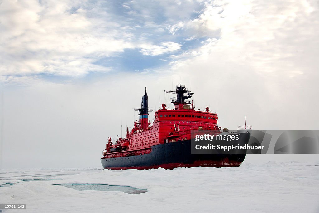 Nucear ice breaker heading to the North pole