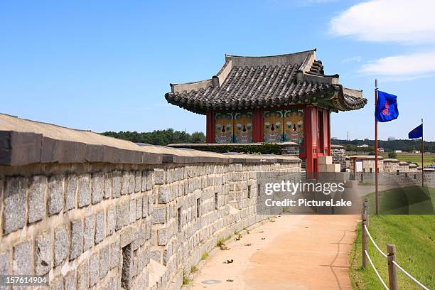 hwaseong fortress wall, suwon, south korea - suwon stock pictures, royalty-free photos & images