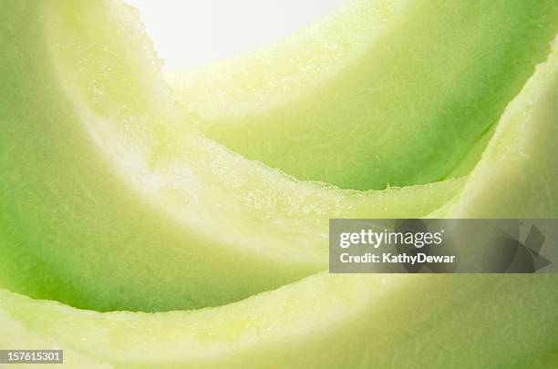 frische reife honigmelone scheiben - melone stock-fotos und bilder