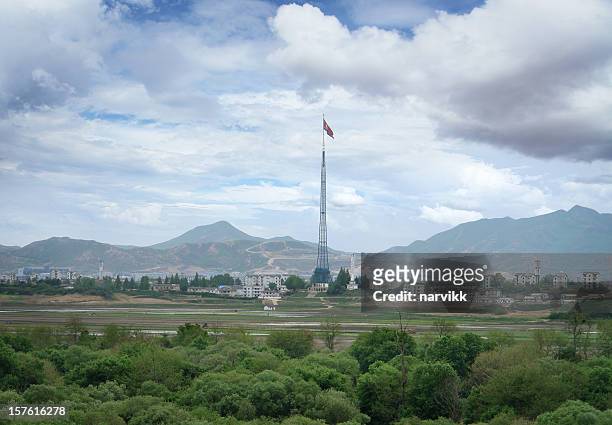 norcoreano propaganda village - demilitarized zone fotografías e imágenes de stock