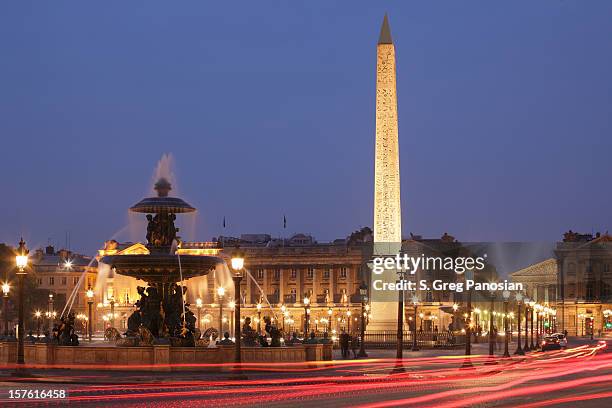 nighttime image of the place de la concorde - place de la concorde stock pictures, royalty-free photos & images