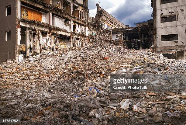 earthquake disaster - xlarge - collapsing stock pictures, royalty-free photos & images