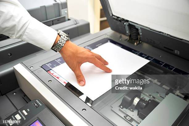 usando copiadora - fotocopiadora - fotografias e filmes do acervo