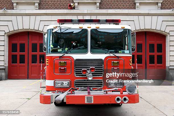 fire engine - brandweerwagen stockfoto's en -beelden