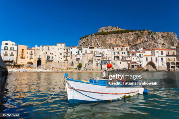 cefalu, sicily, italy. - gulf of palermo stock pictures, royalty-free photos & images