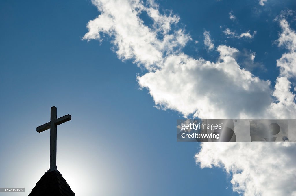 MATIN DE PÂQUES Service au lever du soleil avec cross et du clocher