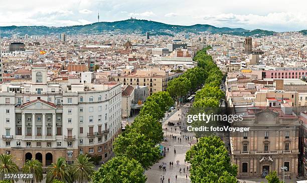 aérea de la rambla de barcelona paisaje de panorama barrio gótico de cataluña, españa - las ramblas fotografías e imágenes de stock