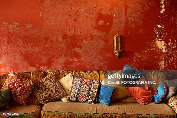 indiano interno - antique sofa styles foto e immagini stock