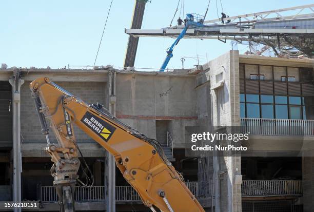 The third tier of the Spotify Camp Nou has already been completely demolished, while the visor of the stadium's grandstand is being dismantled....