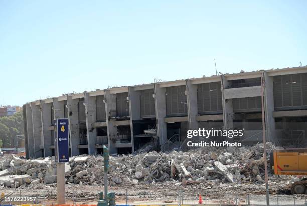 The third tier of the Spotify Camp Nou has already been completely demolished, while the visor of the stadium's grandstand is being dismantled....