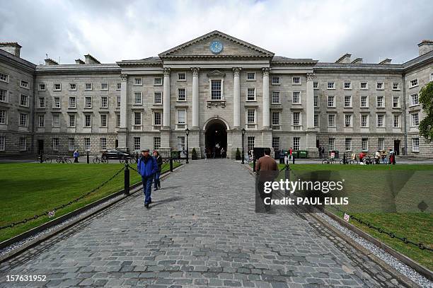 The interior courtyard of Trinity College, adjacent to College Green in Dublin, Ireland, is pictured on May 20, 2011. AFP PHOTO / PAUL ELLIS