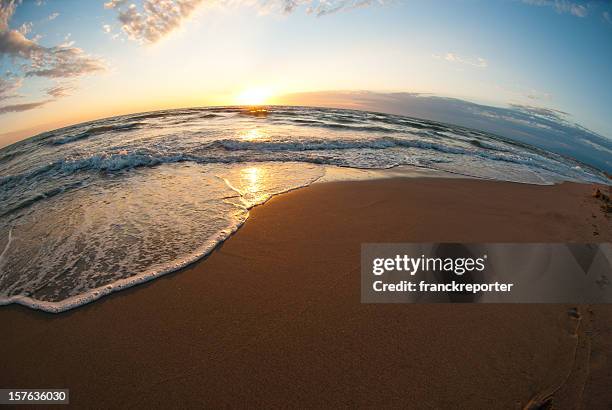 pôr do sol sobre o mar, lente olho de peixe - fish eye - fotografias e filmes do acervo