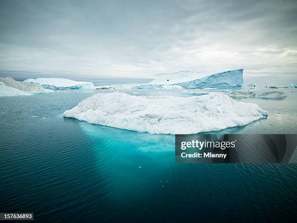 arctic eisberge grönland xxxl - nordpol stock-fotos und bilder